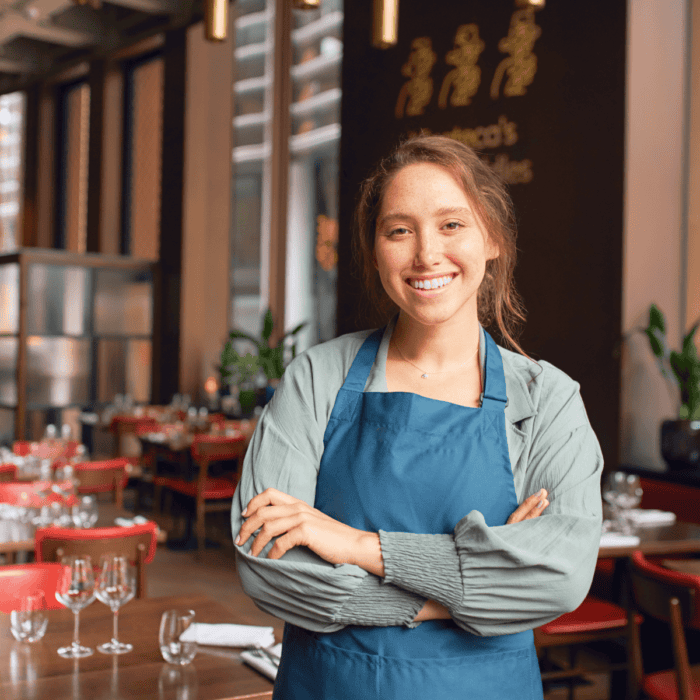 Horeca bediening in restaurant blij met toegangsoplossingen van JMD Nederland